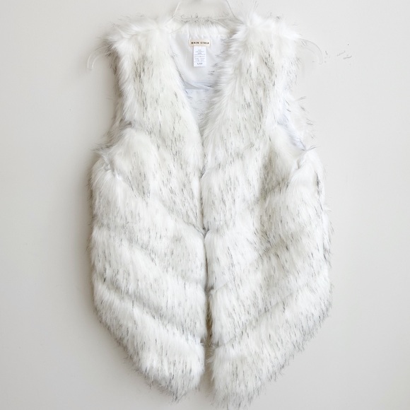 White Faux Fur Vest - Picture 3 of 8